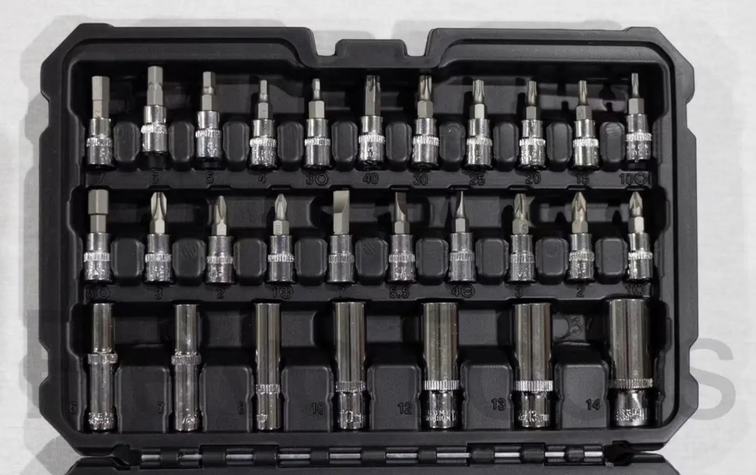 Metallo mini koffer doppenset 57-delig Revotools